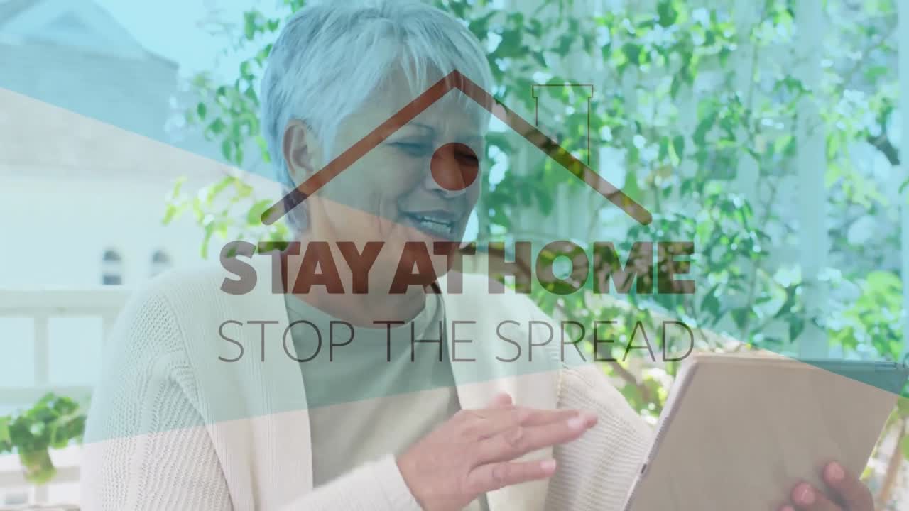 디지털 태블릿에서 비디오 통화를 하는 아프리카계 미국인 고령 여성에 대한 코로나19 개념 문자