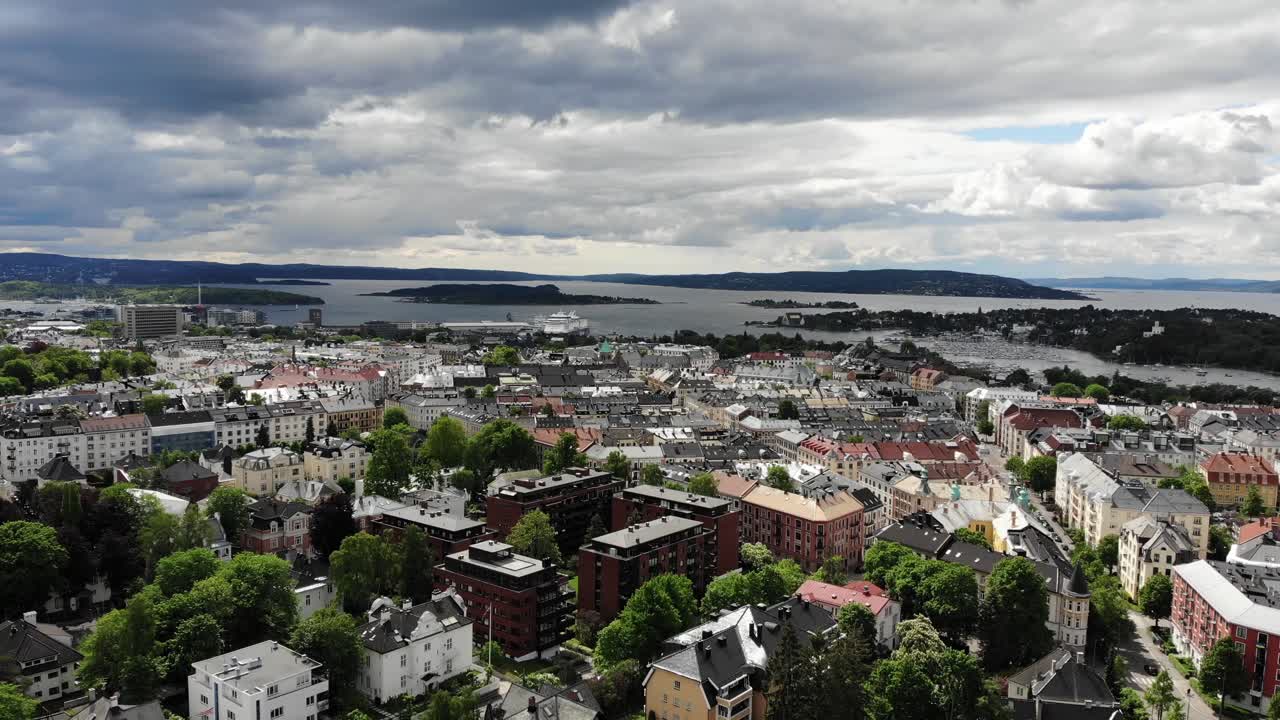 antena: la ciudad de oslo en noruega vista desde el parque vigeland