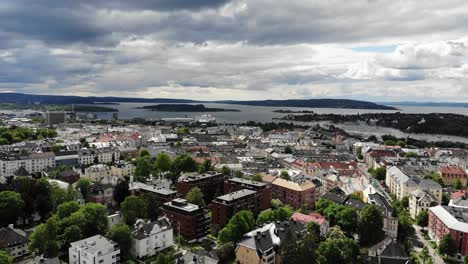 Antena:-La-Ciudad-De-Oslo-En-Noruega-Vista-Desde-El-Parque-Vigeland