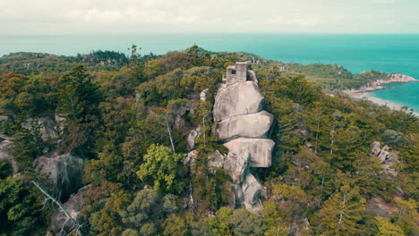 Luftpanorama-Des-Festungsbunkers-Von-Magnetic-Island,-Weltkrieg,-Berühmt,-Urlaub