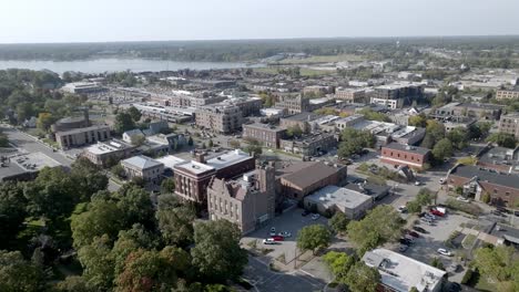 Holland,-Michigan-downtown-with-drone-video-moving-in