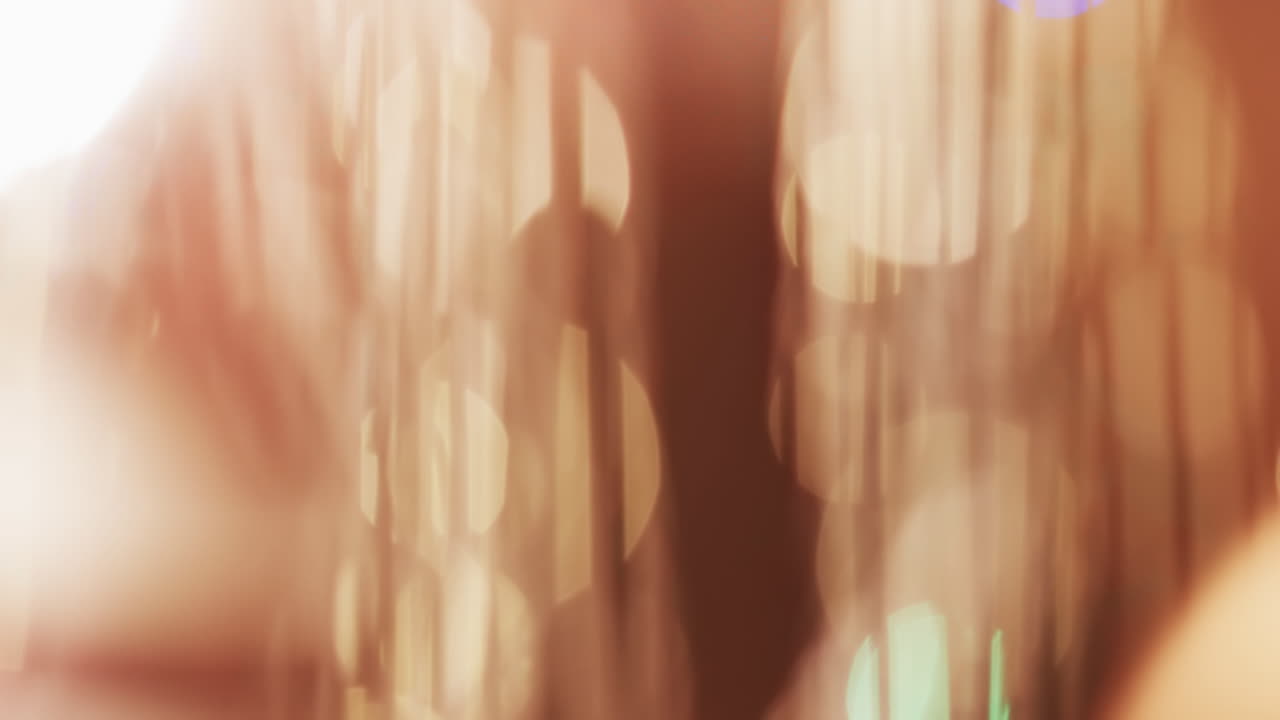 video de puntos de luz bokeh amarillos parpadeantes con espacio de copia