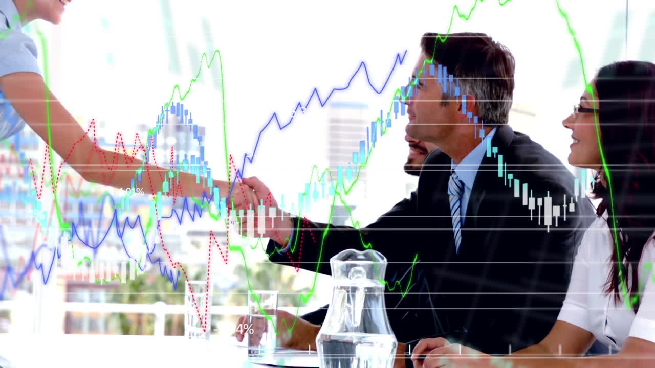 animación de la interfaz digital y el procesamiento de datos financieros sobre empresarios caucásicos