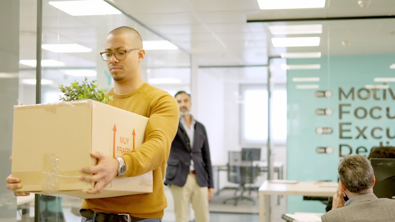 Boss directs the exit to a dismissed employee