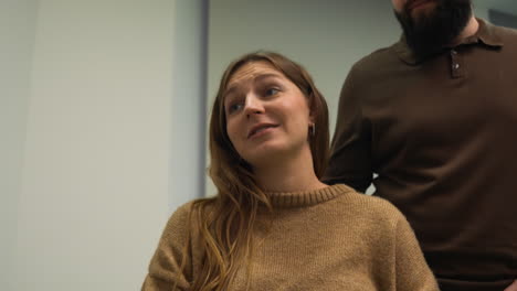 pareja en el consultorio del médico