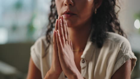 woman praying