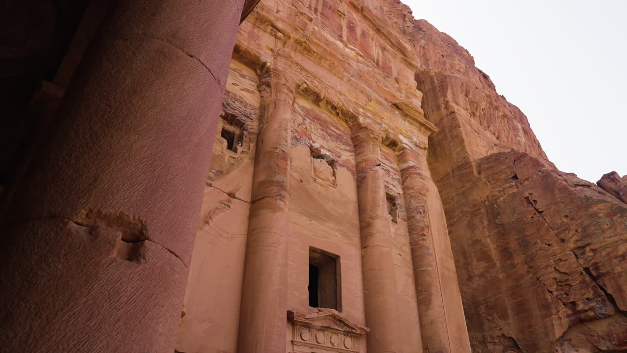 revelan las ruinas de la antigua ciudad de petra, jordania