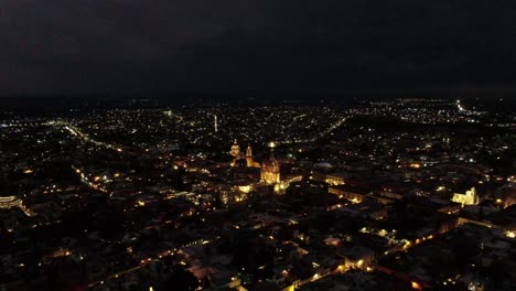 Aerial-shot-of-approach-to-the-cathedral-of-San-Miguel-de-Allende