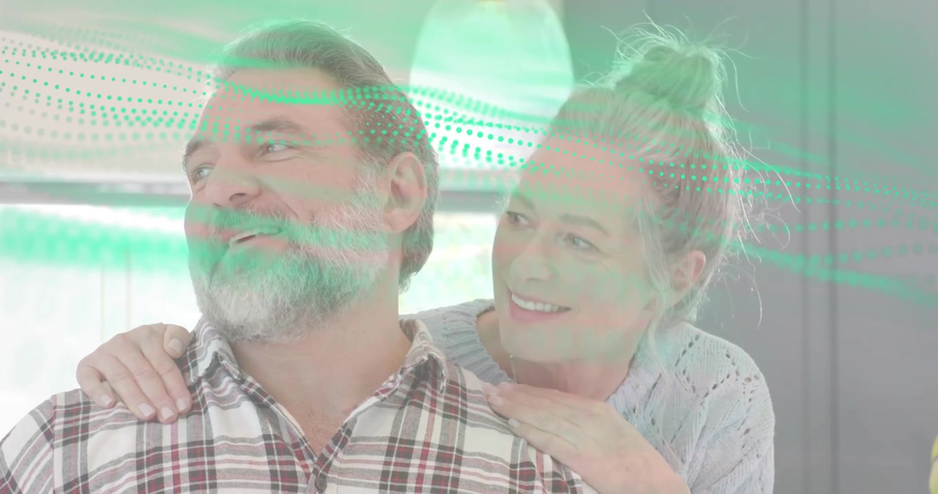 Una donna si avvicina all'uomo da dietro, posandogli le mani sulle spalle in cucina, mostrando amore in una pubblicità con cuori animati.