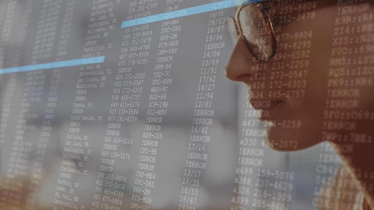 animación de procesamiento de datos contra el primer plano de una mujer caucásica bebiendo café