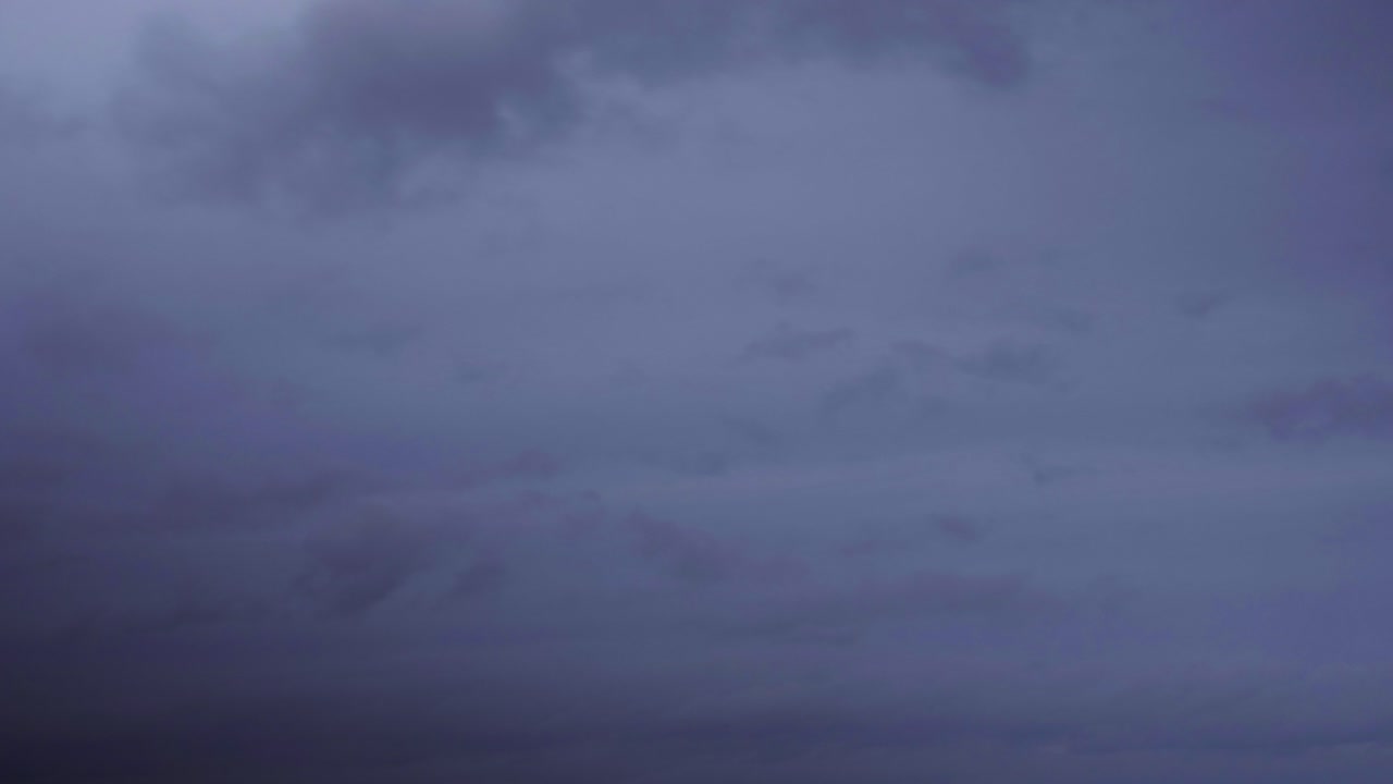 구름이 움직이는 저속 촬영