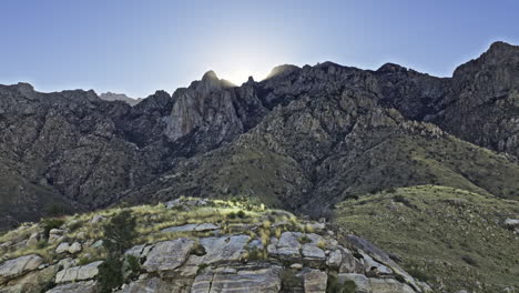 Drohnenaufnahmen-Hoch-Oben-In-Den-Bergen-Des-Saguaro-Kaktus