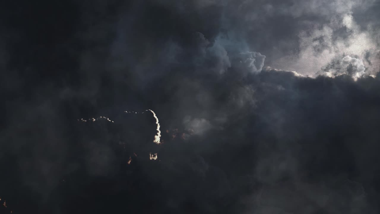 vista del cielo oscuro y los rayos, ultra hd