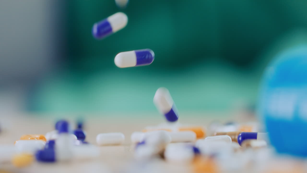 떨어지는 알약 근접 촬영