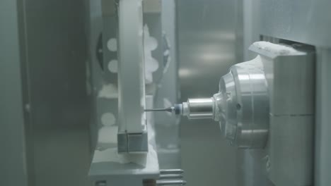 máquina de corte por cnc de coronas de zirconia a partir de circonia sin cocer