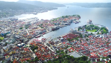 Bergen-Ist-Eine-Stadt-Und-Gemeinde-Im-Hordaland-An-Der-Westküste-Norwegens.-Bergen-Ist-Die-Zweitgrößte-Stadt-Norwegens.