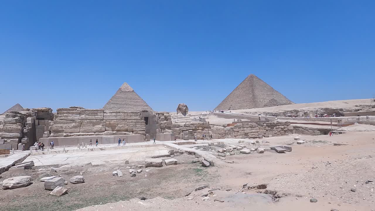 이집트 의 기자 대 피라미드 와 스핑크스 에 있는 관광객 들