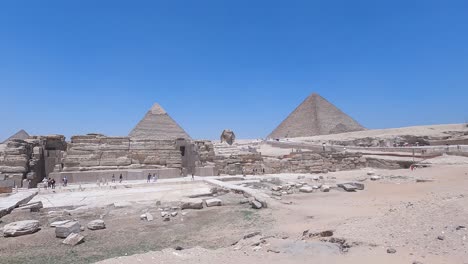 Turistas-En-La-Gran-Pirámide-Y-La-Esfinge-De-Giza-En-Egipto