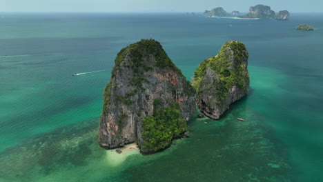 Luftaufnahme-Der-Insel-Ko-Rang-Nok-Vor-Der-Küste-Von-Phra-Nang-Beach-In-Railay,-Thailand