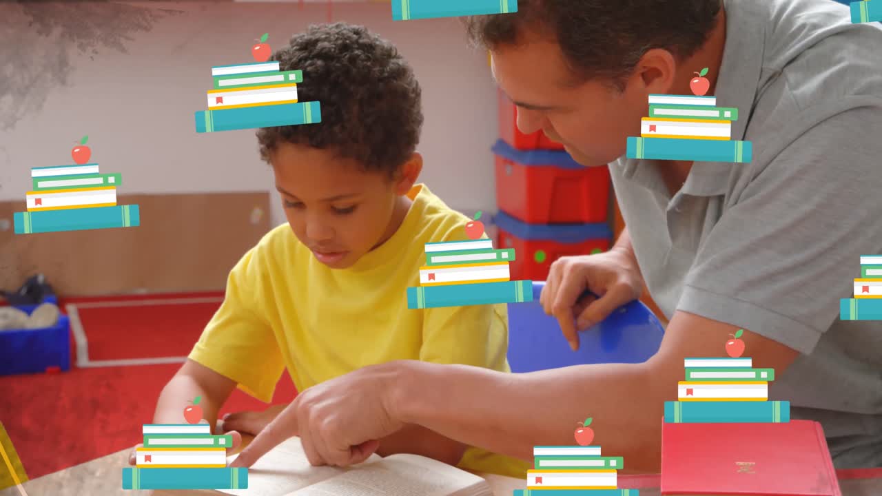 animación de iconos de libros sobre un maestro caucásico ayudando a un escolar afroamericano
