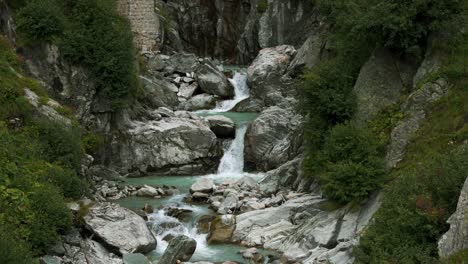 cachoeira da passagem de furka na suíça