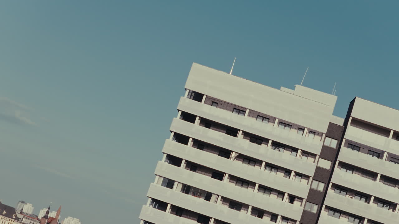 Moderno edificio de apartamentos