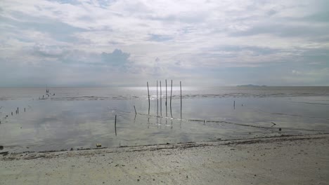 Hermoso-Paisaje-Marino,-Océano,-Paisaje,-Nubes,-Playa-Con-Olas