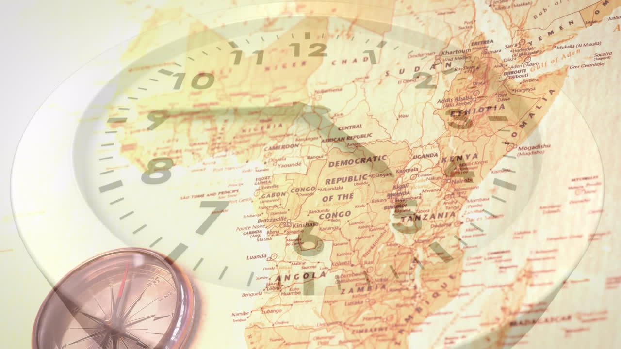 주기적 움직임의 타임 라프스 시계의 애니메이션과 책상 위의 나침반과 지도