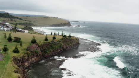 Aerial-drone-shot-of-Gerroa-rocks-on-s-stormy-day-in-south-coast-NSW,-Australia