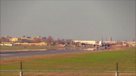 plane landing  camera  video - aterrizaje de avion