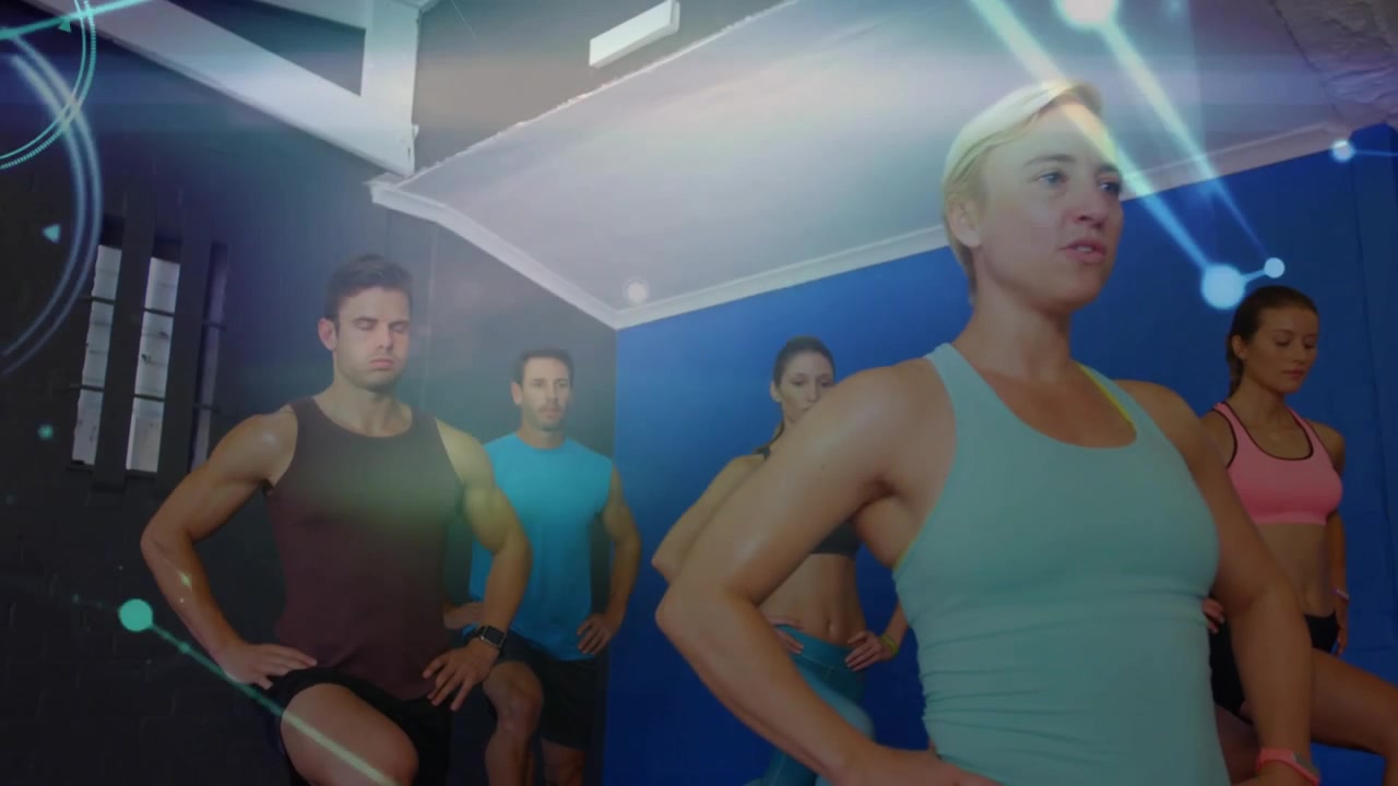 Leader stepping forward, initiating lunge in fitness studio, overlay linking group following cue