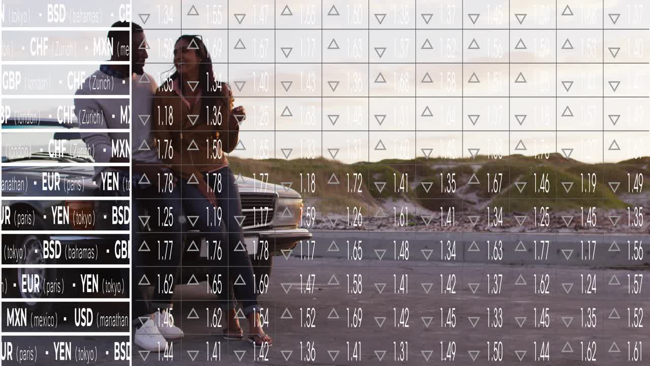 Mujer tocando el móvil, señalando el horizonte, hombre mirando, superposición del mercado actualizando los tipos de cambio para viajar