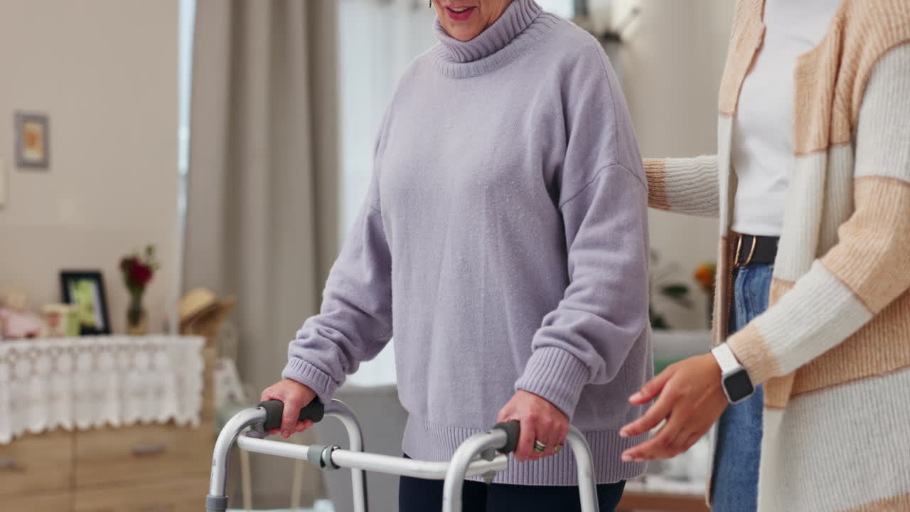 도움, 딸과 장애인 여성