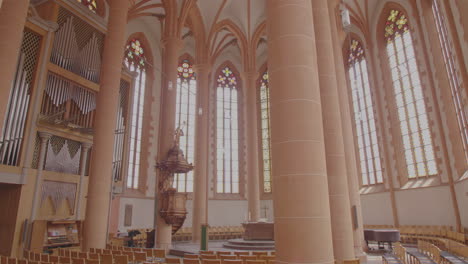 Heidelberg-Heiliggeistkirche-Chruch-Dentro-En-Un-Día-Soleado