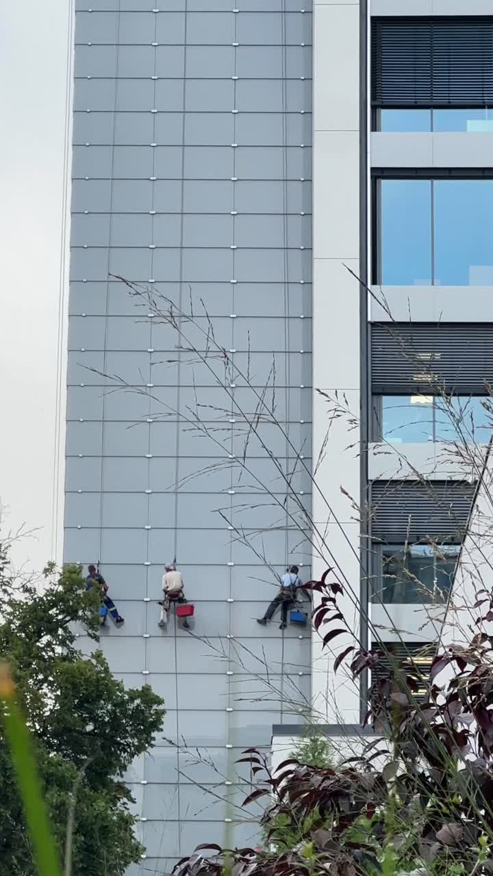 limpieza de la fachada del edificio