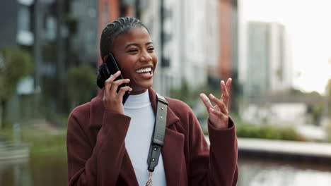 woman on phone in the city