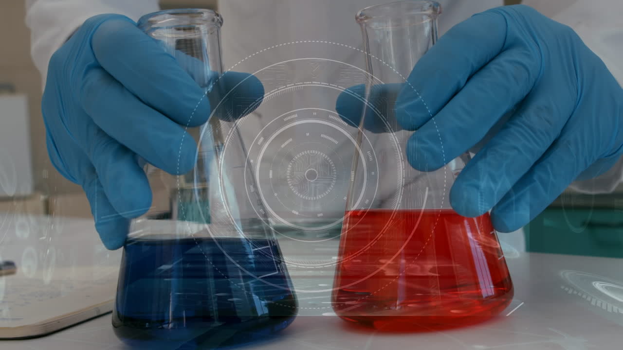 animación de escaneo de alcance y procesamiento de datos sobre la sección media del científico que trabaja en el laboratorio