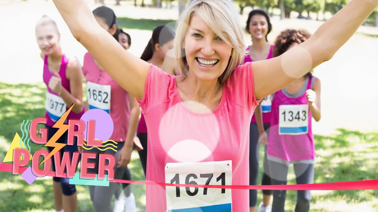 소녀 파워 텍스트의 애니메이션 다양한 그룹의 다양한 그룹의 웃는 여성