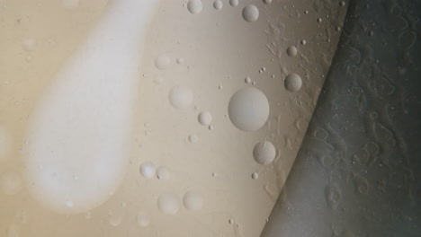 Macro-shot-of-oil-and-vinegar-in-a-dish-forming-strange-forms-and-patterns-under-pressure