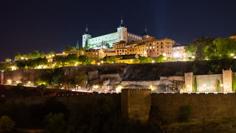 Timelapse-De-Primer-Plano-Nocturno-Del-Alcázar-De-Toledo,-España