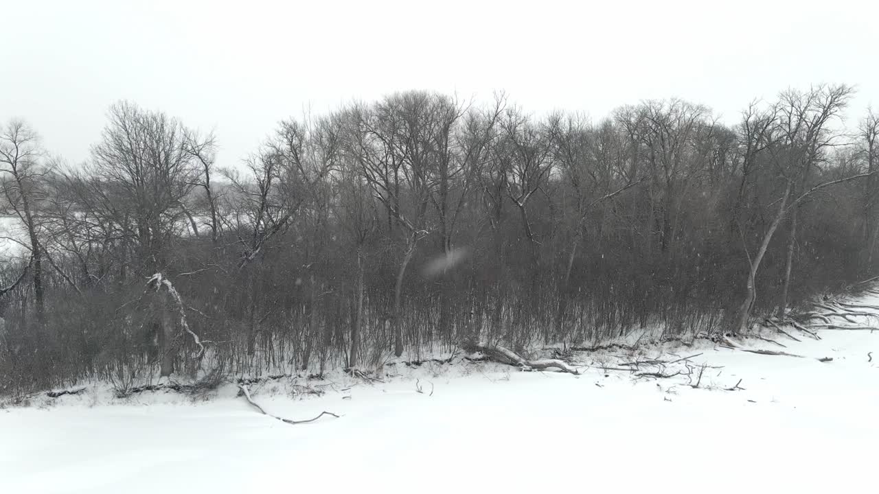 Vista aerea di una tempesta di neve invernale in Minnesota