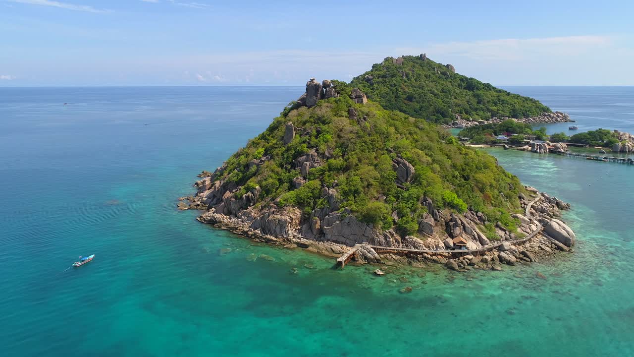 열대 섬의 매혹적인 낙원을 탐험하십시오.