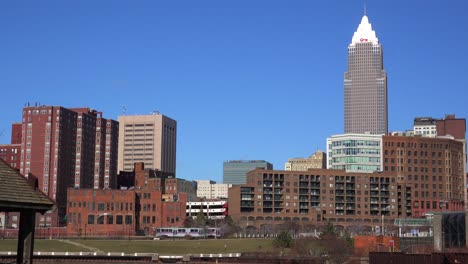 Establishing-shot-of-the-skyline-of-Cleveland-Ohio-1