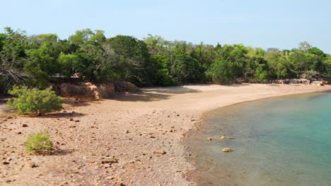 Summer-Weather-At-The-Sandy-Coastline-Of-The-Beach-In-East-Point-Suburb,-Darwin-City,-Australia