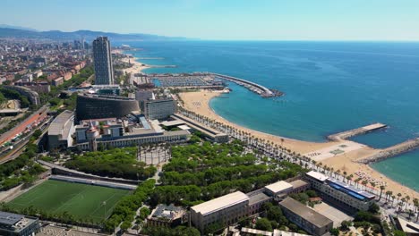vista aérea de la barceloneta. el horizonte de la ciudad de barcelona. cataluña, españa