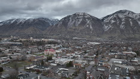 la montaña que vive en provo utah aérea