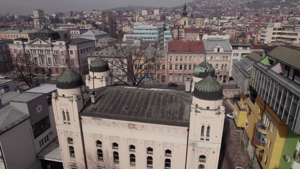 vista aérea de la sinagoga ashkenazi de sarajevo
