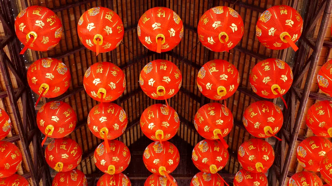 중국의 전통적인 실크 은 등불