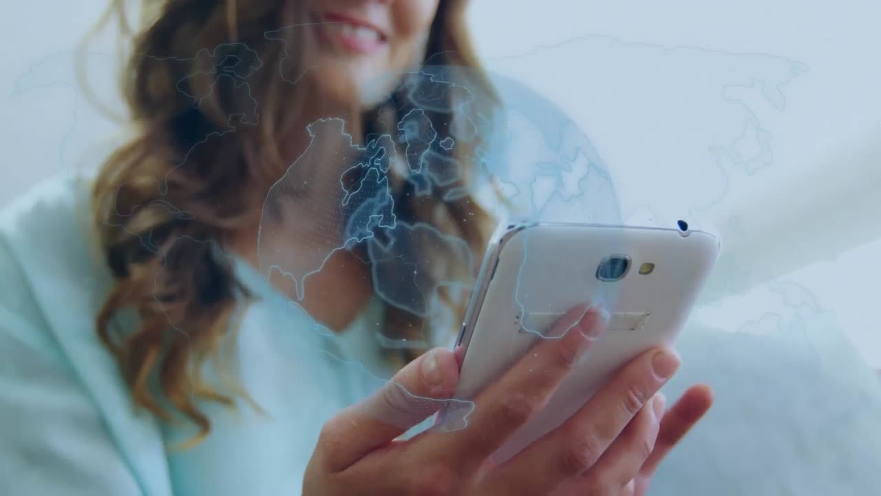 animación de un globo digital girando sobre una mujer usando un teléfono inteligente