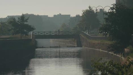 이탈리아 롬바르디아의 naviglio martesana는 밀라노 시티의 운하입니다.